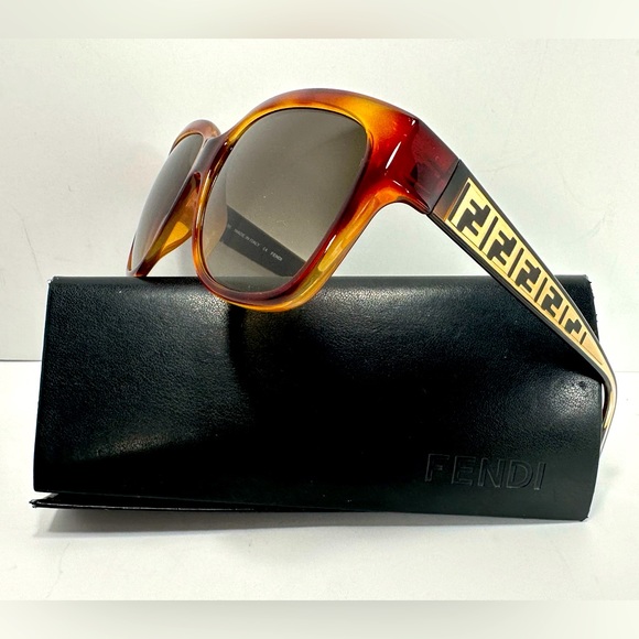 NWOT - Fendi FS5292 725 Havana Tortoise Frame, Grey Gradient Lens Sunglas… - Picture 1 of 13